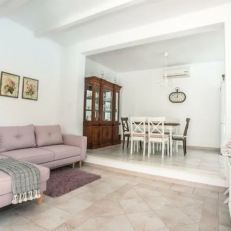 Feronia Villa